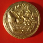 Cesto di frutta (lato a), 2012, diametro cm 4,5 moneta in bronzo, Gian Paolo Gazzola